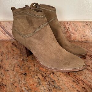 NEW! DOLCE VITA Size 11 Women’s Brown Booties Boots